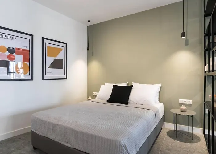 Academy Elegant Apartment #102