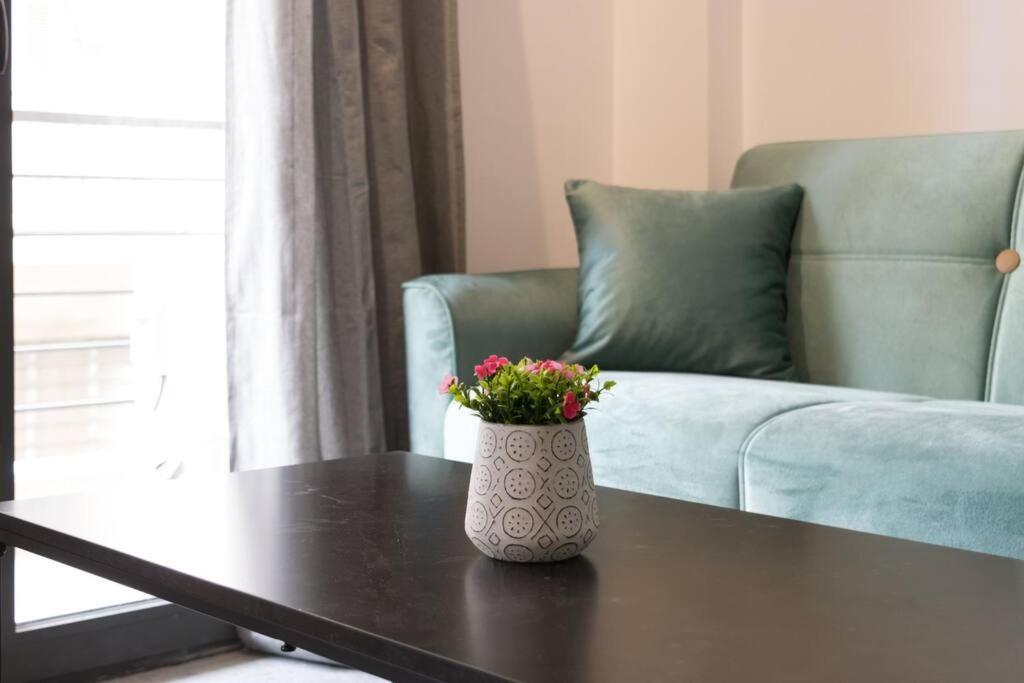 Apartment Academy Elegant #102 *