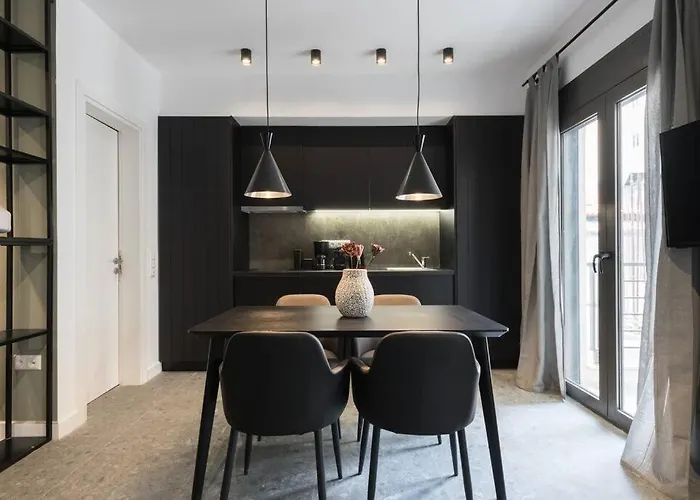 Academy Elegant Apartment #102